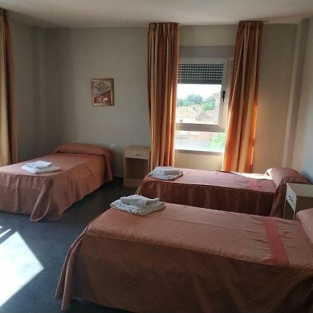 Hostal Restaurante La Concordia Hotel Fuentes Claras Eksteriør billede